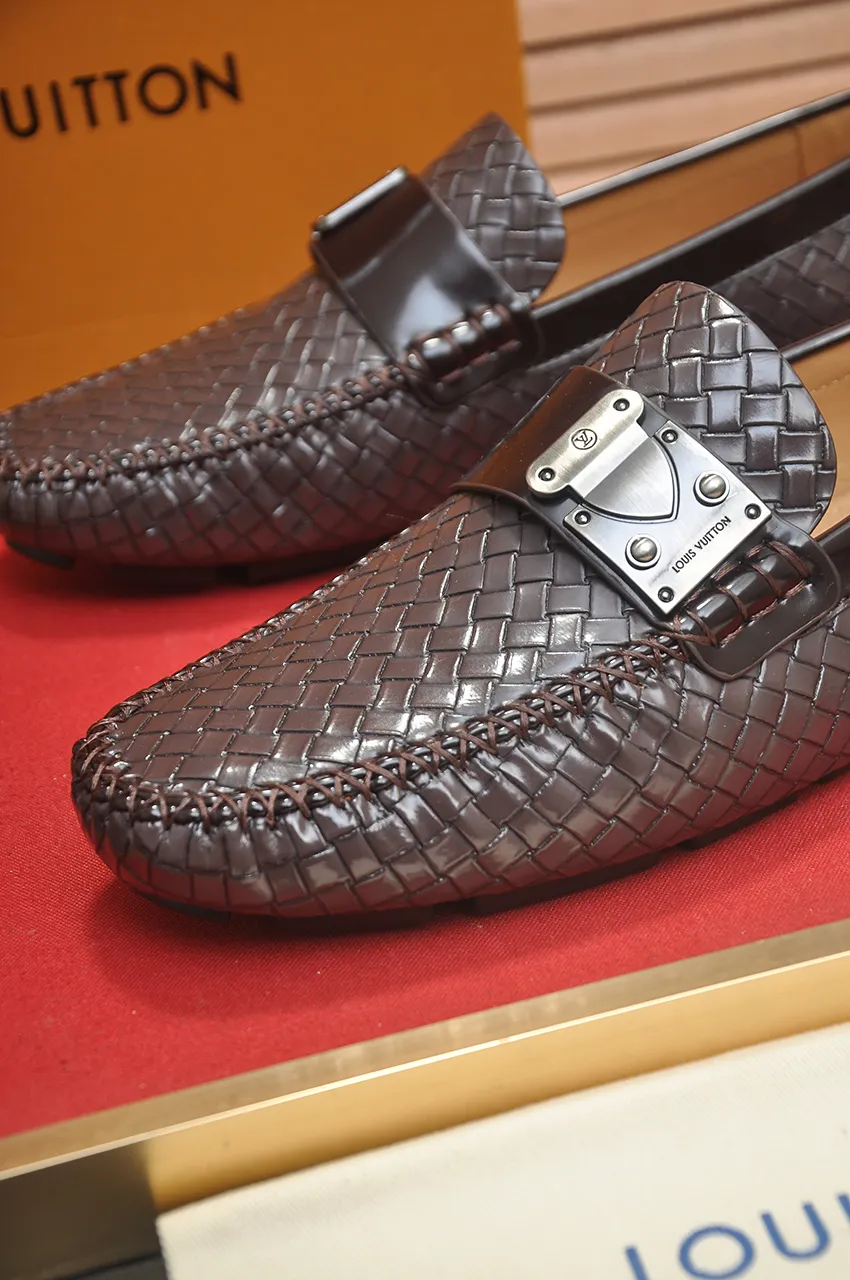 Men's men's shoes💰460💶 [LV Doudou shoes] (water-dyed cowhide lining) new model is on the market, available on the official website. The new Doudou shoes are processed into single-color materials, and the uppers are made of imported woven cowhide material. The body of the shoe is fully hemmed with mark thread, and is lined with imported original cowhide leather. The elegant shoe shape is super suitable for all-matching, and the size is 38-44.